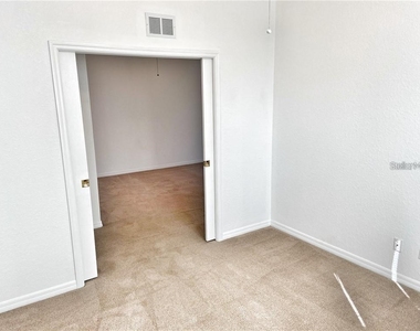 915 Fairwaycove Lane - Photo Thumbnail 12