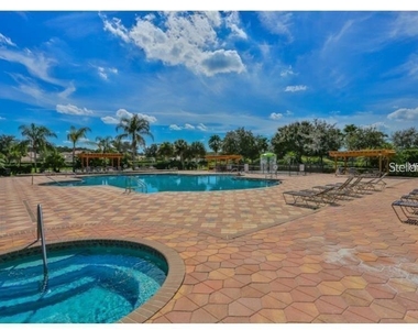 915 Fairwaycove Lane - Photo Thumbnail 29