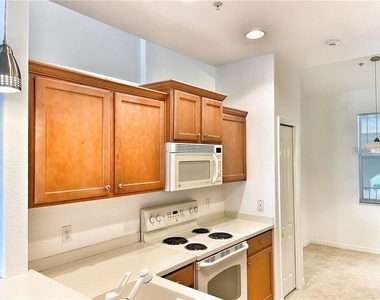 915 Fairwaycove Lane - Photo Thumbnail 3