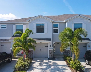 8657 Palmer Park Circle - Photo Thumbnail 6