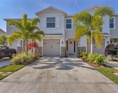 8657 Palmer Park Circle - Photo Thumbnail 7
