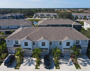 8657 Palmer Park Circle - Photo Thumbnail 5