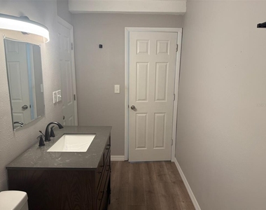 6519 W Newberry Road - Photo Thumbnail 13