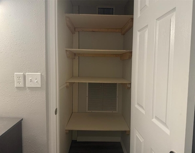 6519 W Newberry Road - Photo Thumbnail 14