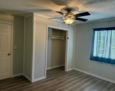 6519 W Newberry Road - Photo Thumbnail 11