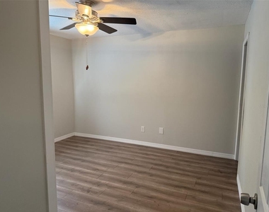 6519 W Newberry Road - Photo Thumbnail 8