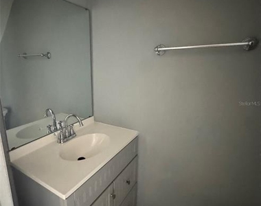 7130 Sw 45th Place - Photo Thumbnail 5