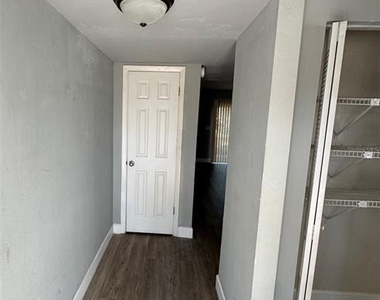 7130 Sw 45th Place - Photo Thumbnail 1