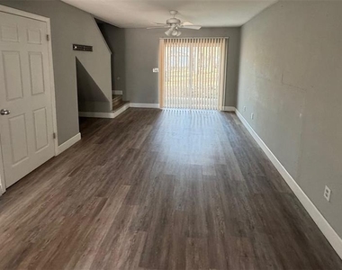 7130 Sw 45th Place - Photo Thumbnail 4
