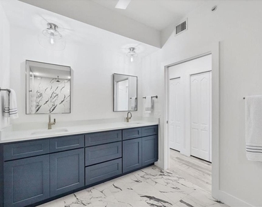 9203 Griggs Road - Photo Thumbnail 14
