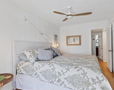 9200 Midnight Pass Road - Photo Thumbnail 22