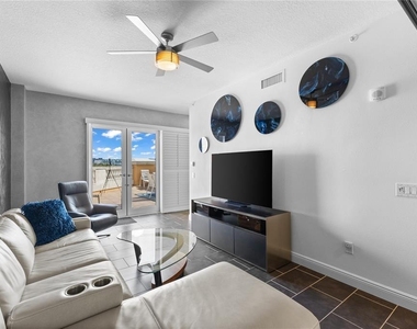 800 N Tamiami Trail - Photo Thumbnail 16