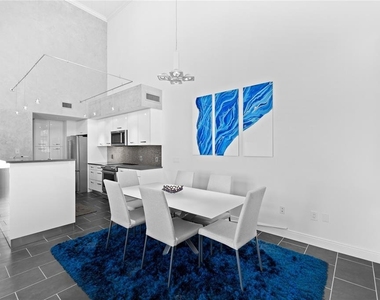 800 N Tamiami Trail - Photo Thumbnail 7