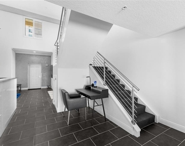 800 N Tamiami Trail - Photo Thumbnail 28