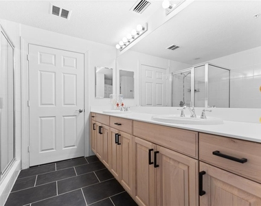 800 N Tamiami Trail - Photo Thumbnail 33