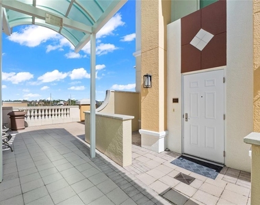 800 N Tamiami Trail - Photo Thumbnail 4