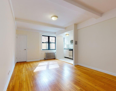 West 101st   Street - Photo Thumbnail 4