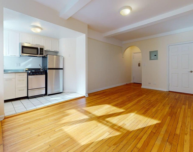 West 101st   Street - Photo Thumbnail 1