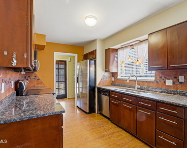 6613 Escondido Drive - Photo Thumbnail 7