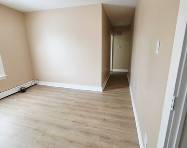124 Southview Street - Photo Thumbnail 6