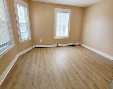 124 Southview Street - Photo Thumbnail 4