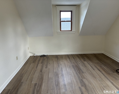 1310 Stanley Street - Photo Thumbnail 9