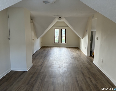1310 Stanley Street - Photo Thumbnail 7