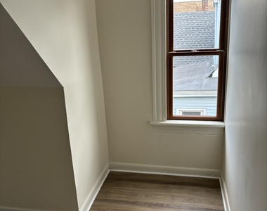 1310 Stanley Street - Photo Thumbnail 17