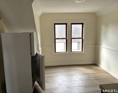 1310 Stanley Street - Photo Thumbnail 4