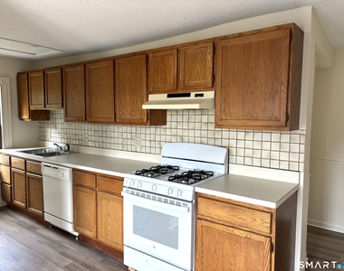 1310 Stanley Street - Photo Thumbnail 2