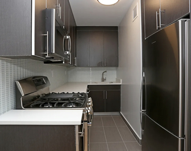W 53rd Street - Photo Thumbnail 2