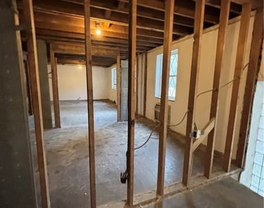 4825 Butler St. (to Lease) - Photo Thumbnail 6