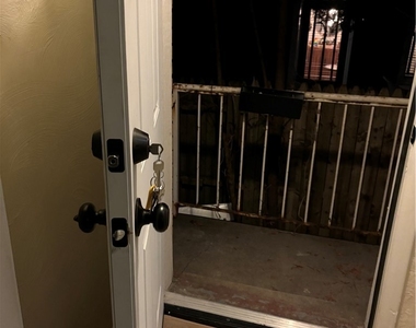 4825 Butler St. (to Lease) - Photo Thumbnail 8