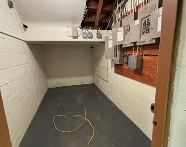 4825 Butler St. (to Lease) - Photo Thumbnail 11