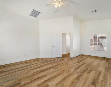 9372 Glendora Valley Street - Photo Thumbnail 13