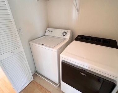 6255 Arby Avenue - Photo Thumbnail 12