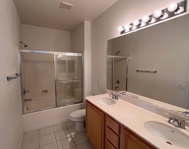 6255 Arby Avenue - Photo Thumbnail 4