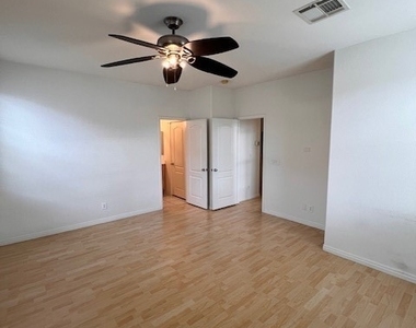 6255 Arby Avenue - Photo Thumbnail 6