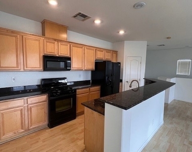 6255 Arby Avenue - Photo Thumbnail 14