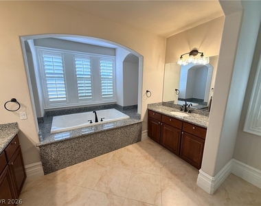 464 Via Palermo Drive - Photo Thumbnail 40