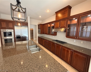 464 Via Palermo Drive - Photo Thumbnail 15