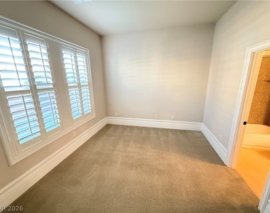464 Via Palermo Drive - Photo Thumbnail 22