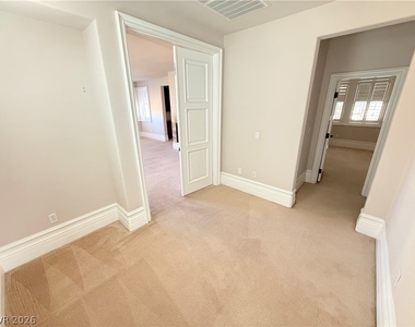 464 Via Palermo Drive - Photo Thumbnail 31