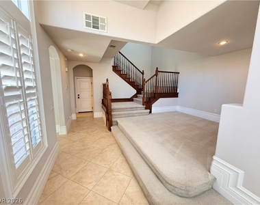 464 Via Palermo Drive - Photo Thumbnail 12
