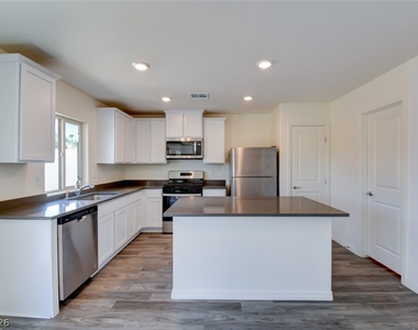 1705 Cowboy Path Avenue - Photo Thumbnail 5
