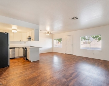 1611 E Harmon Avenue - Photo Thumbnail 6
