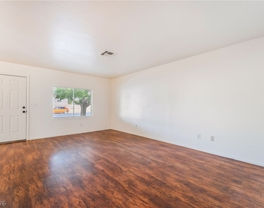 1611 E Harmon Avenue - Photo Thumbnail 7