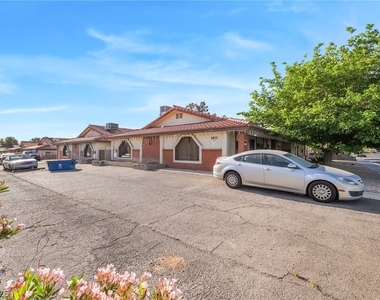 1611 E Harmon Avenue - Photo Thumbnail 3