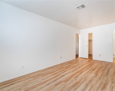 1611 E Harmon Avenue - Photo Thumbnail 21