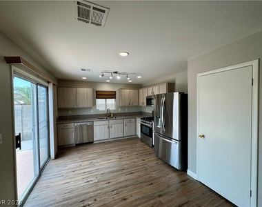 628 Carlos Julio Avenue - Photo Thumbnail 9